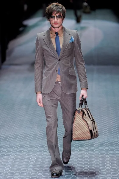Look 11